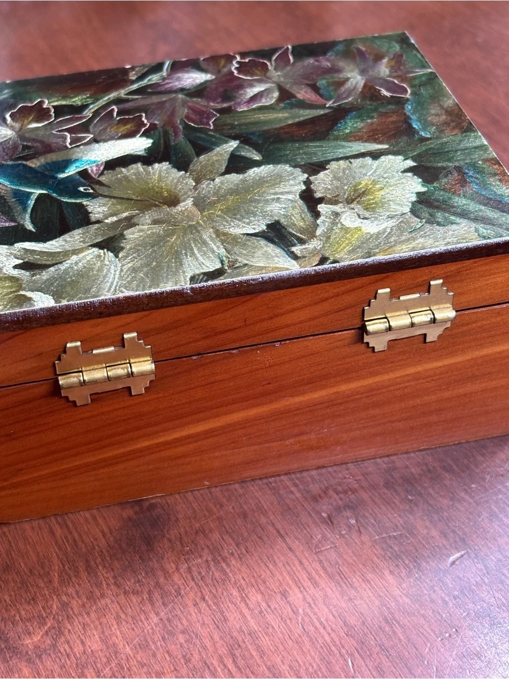 Cedar box with beautiful hummingbird Floral metallic top